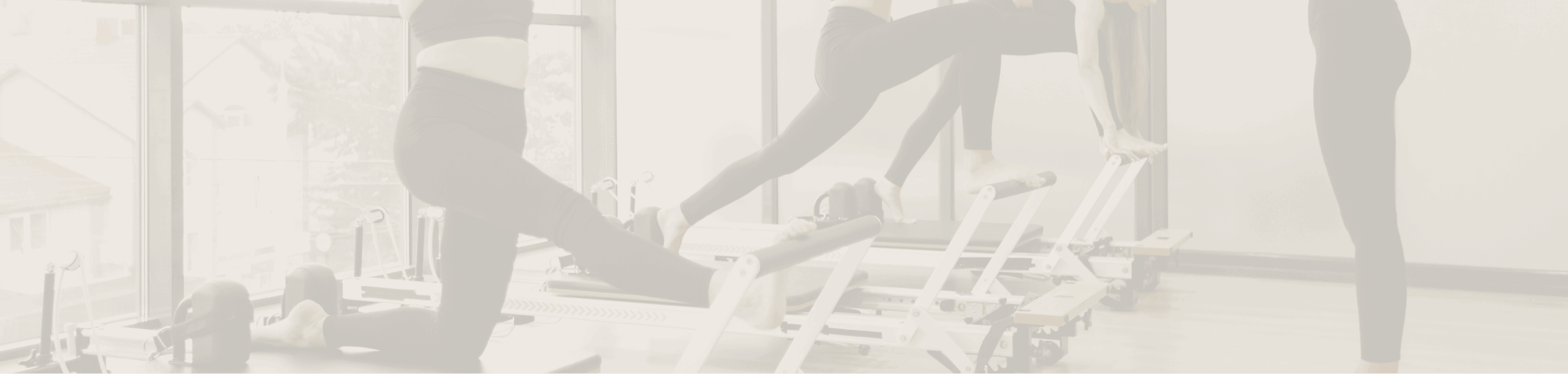 ピラティスマシンを使っている様子